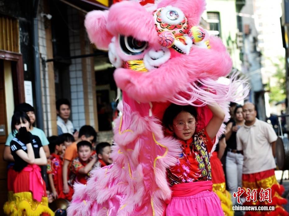 巴西首个“全华班”龙狮团：岭南流脉 南美传声