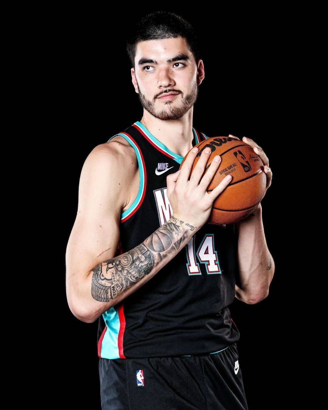 休赛期最惨球队，三大内线全部倒下