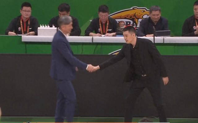 辽宁83-87惜败深圳，排名跌至第十，杨鸣暗示或将放弃场均38分外援