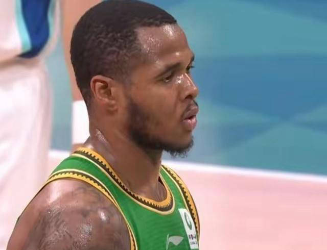 辽宁83-87再负深圳，排名降至第十，杨鸣暗示或裁场均38分外援