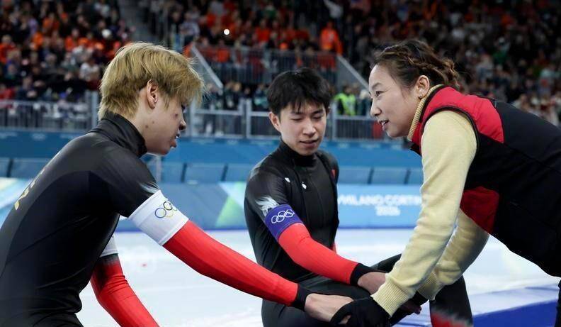 宁忠岩破纪录夺冠！60岁速滑教母坐镇，一生守冰道为国争光